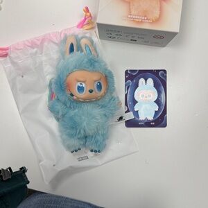 Pop Mart Big labubu big into energy